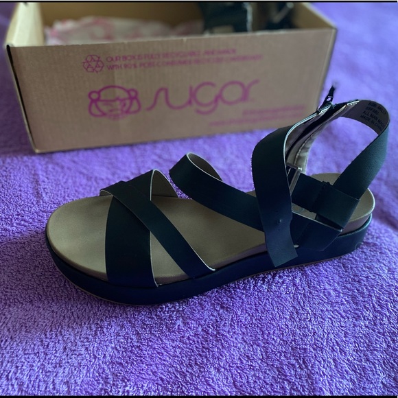 Women’s Sandals - Picture 2 of 4